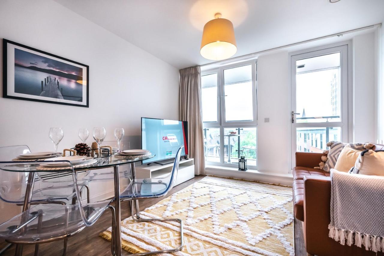 Apartment View Apart Of 2-beds & 2-bath - Free Private Parking Space *