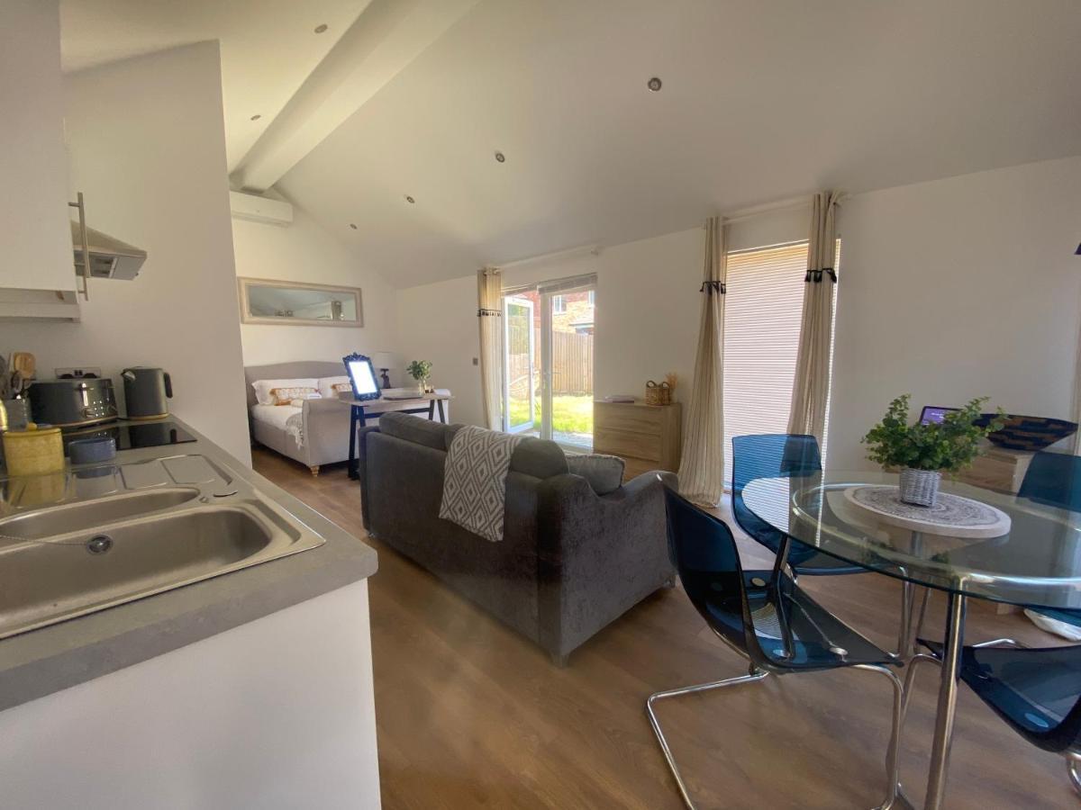 Little - Beautiful Modern Open Plan Holiday home *