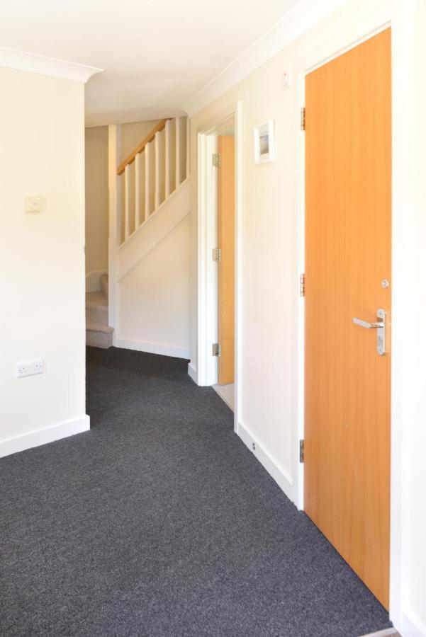 Centre Townhouse Sleeps 9 With Free Parking! Holiday home *