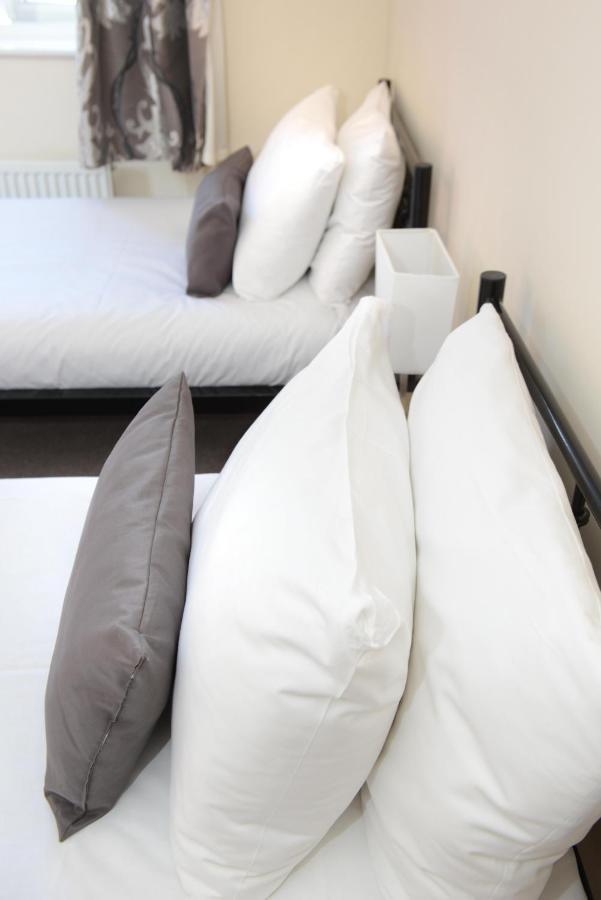 Holiday home Centre Townhouse Sleeps 9 With Free Parking!