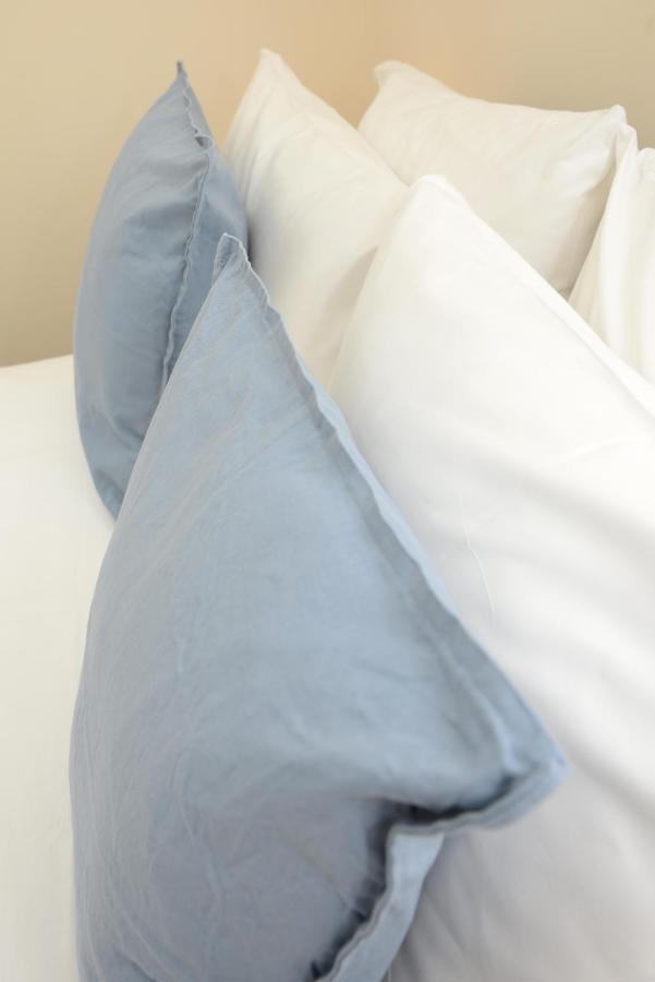 Centre Townhouse Sleeps 9 With Free Parking! Holiday home *