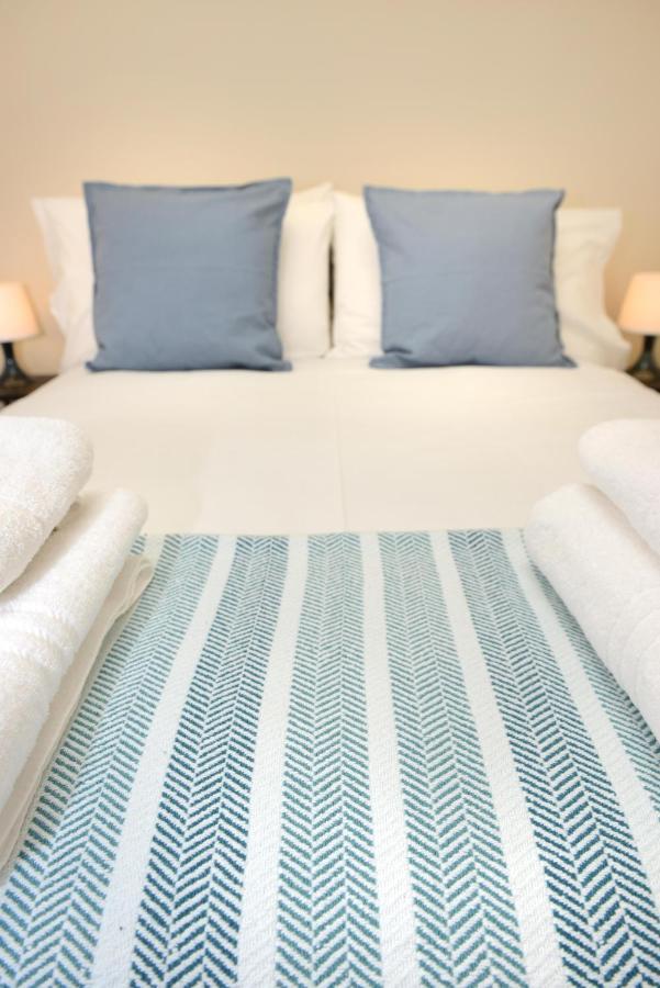 Centre Townhouse Sleeps 9 With Free Parking! Holiday home