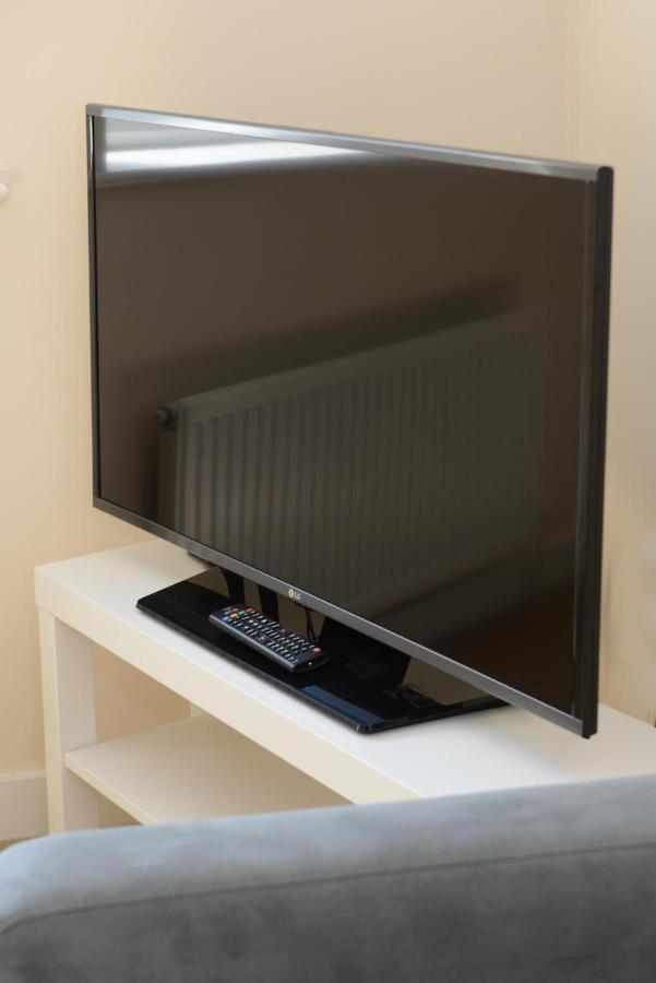 Holiday home Centre Townhouse Sleeps 9 With Free Parking! *