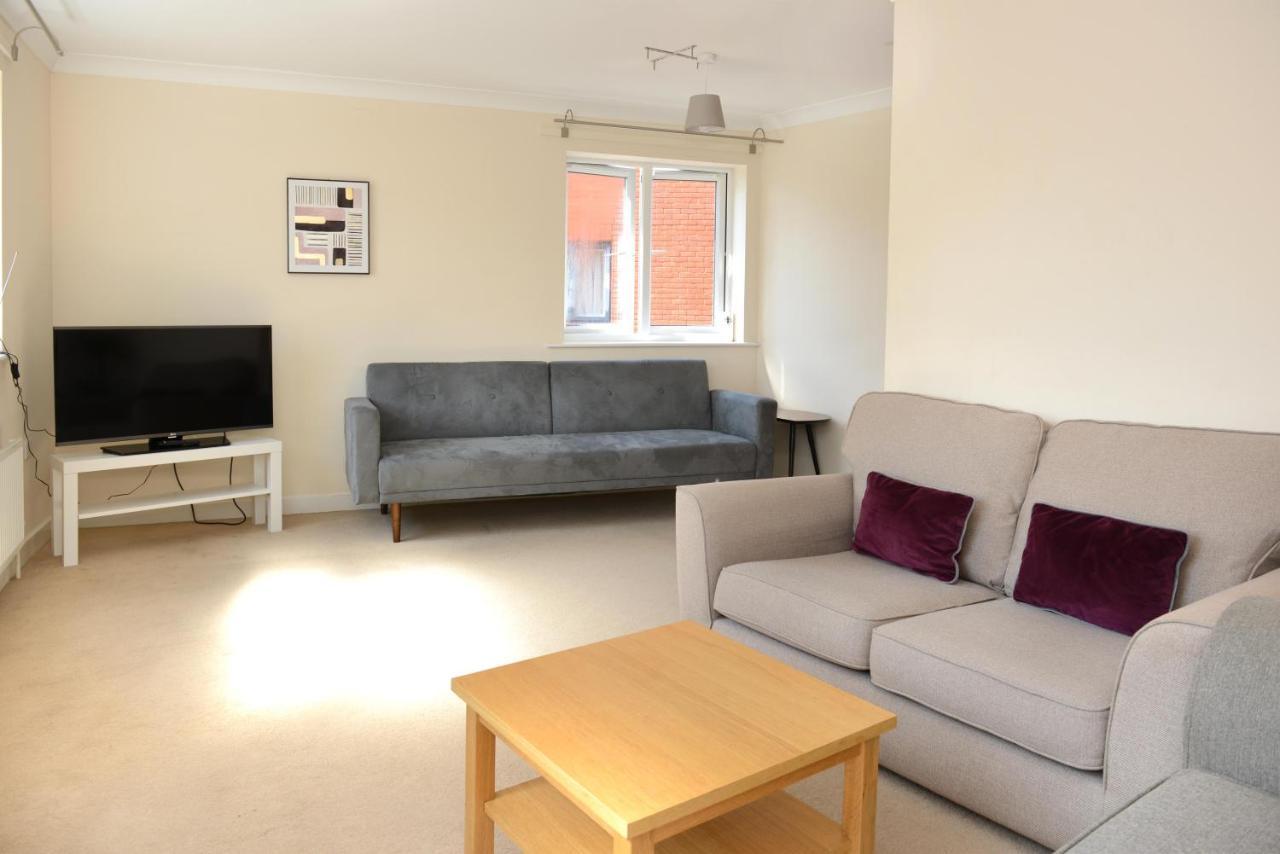 Centre Townhouse Sleeps 9 With Free Parking! Holiday home