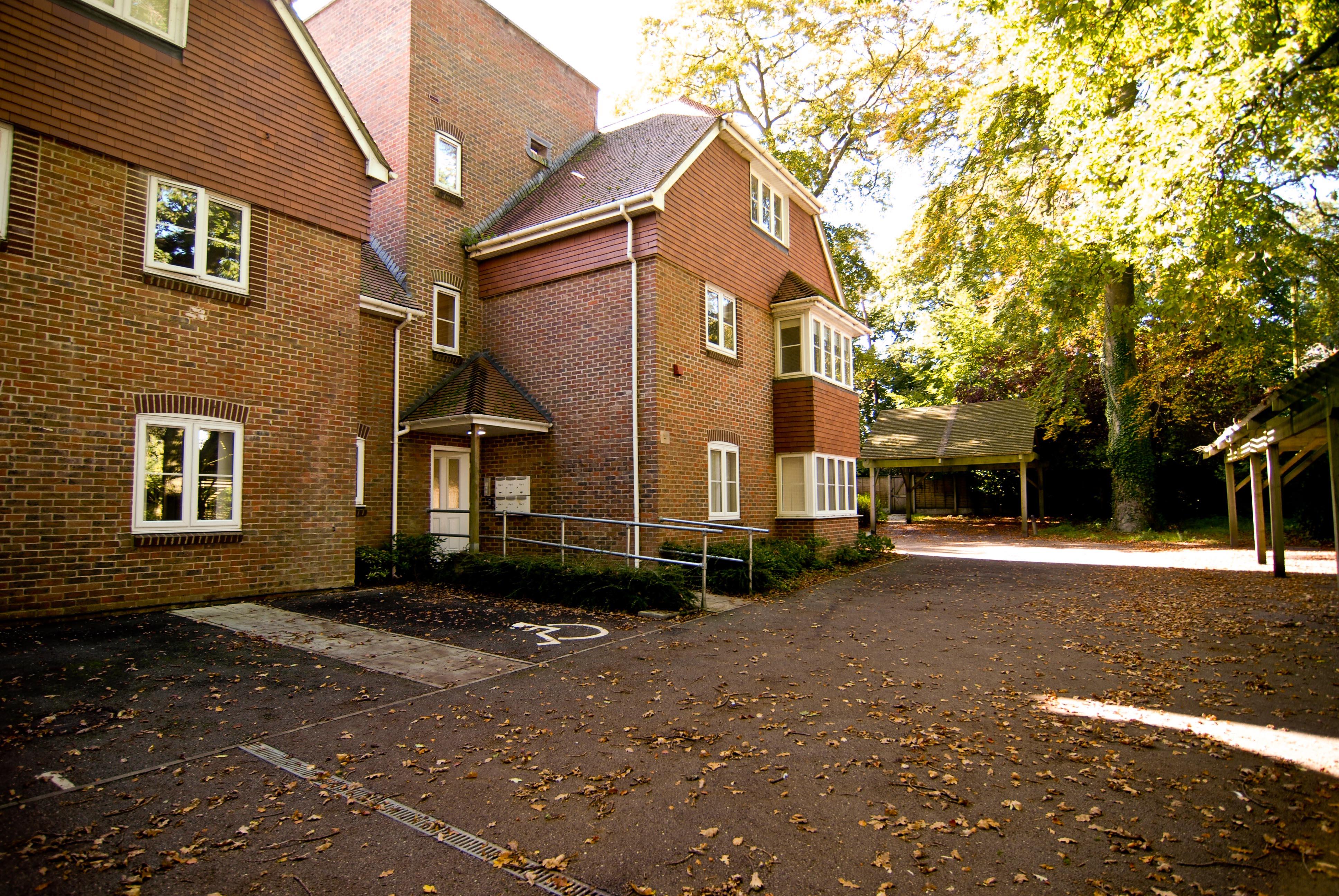 Apartment And Roof Serviced