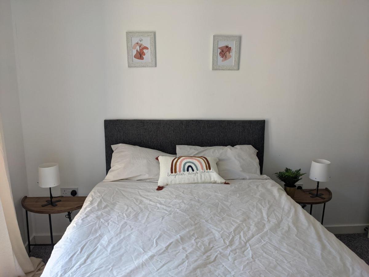 Simple 2-bedroom 1.5 Bath In Thornhill *