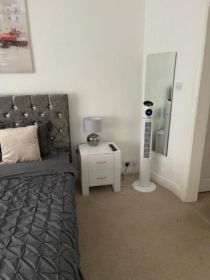 Capsule hotel Alder En-suite Self Caring Private Shower 2 4*