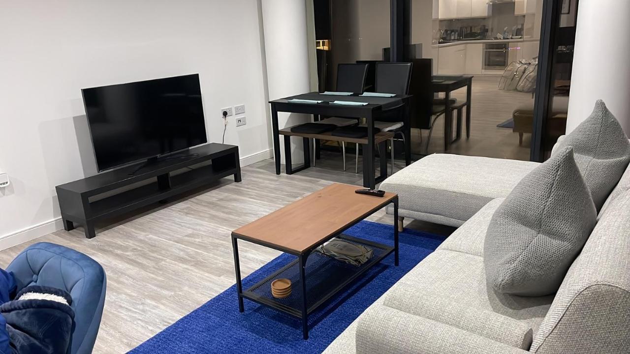 Imperial Stays - Ocean Village - Wifi Apartment *