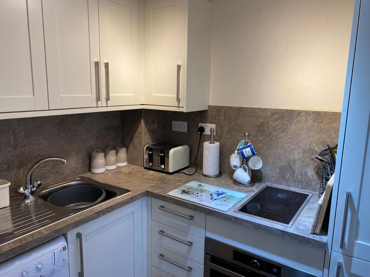 Number 10 Serviced - Chapel Apartment