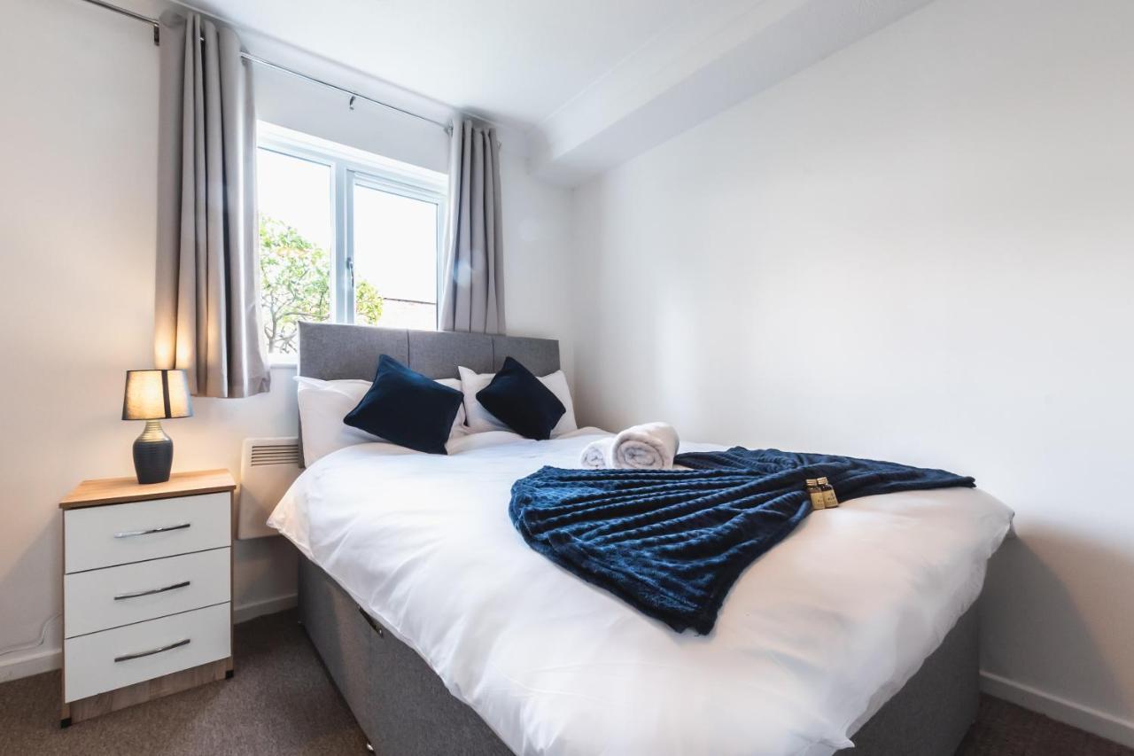 Centre Comfort: Spacious 2-bed With Free Parking *