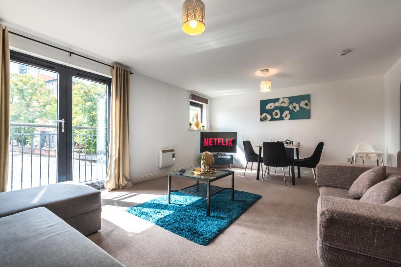Spacious Comfort Haven: 2-bed Smart With Free Parking