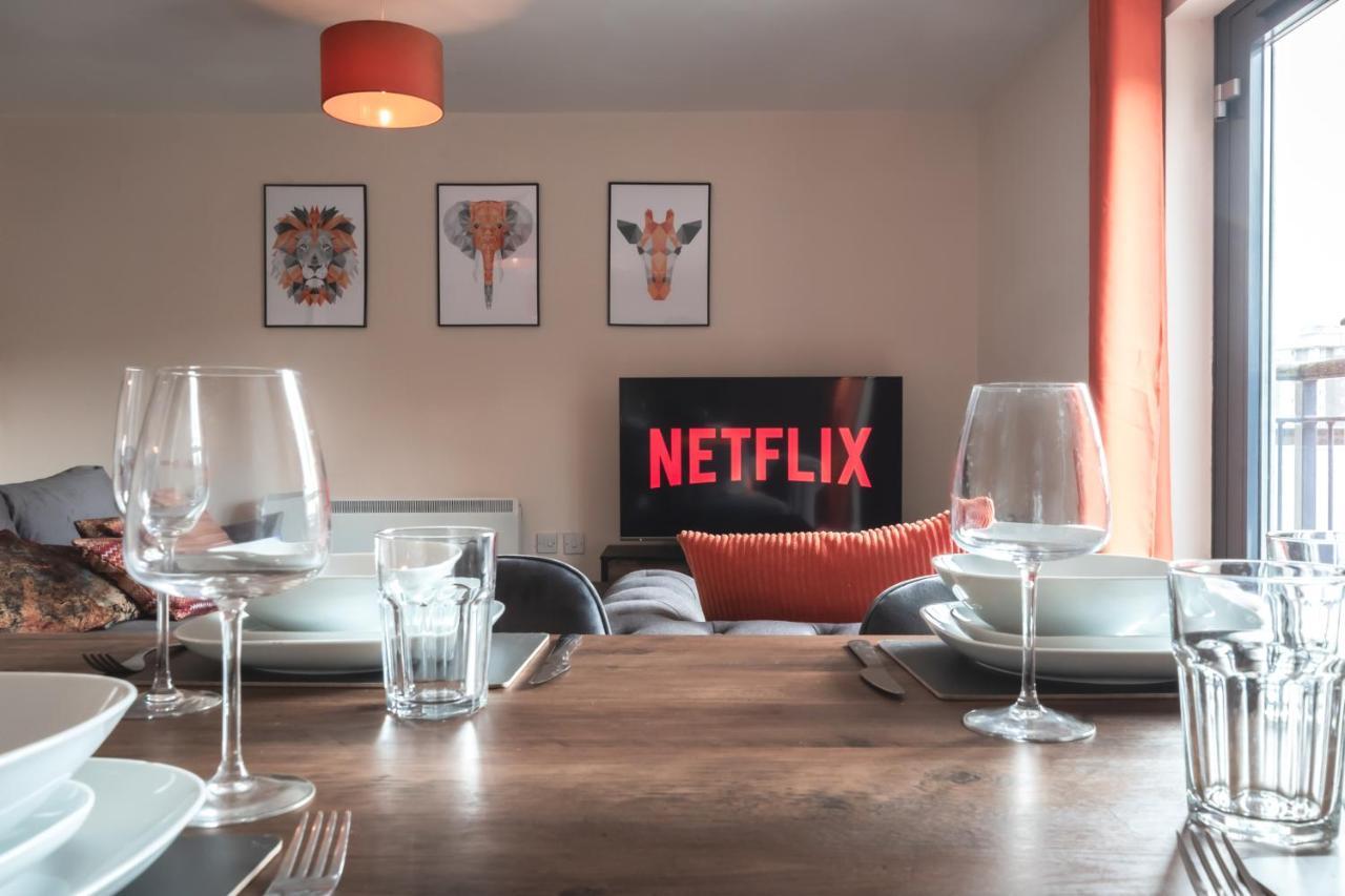 Centre Comfort: Spacious 2-bed With Smart Tvs And Secure Parking