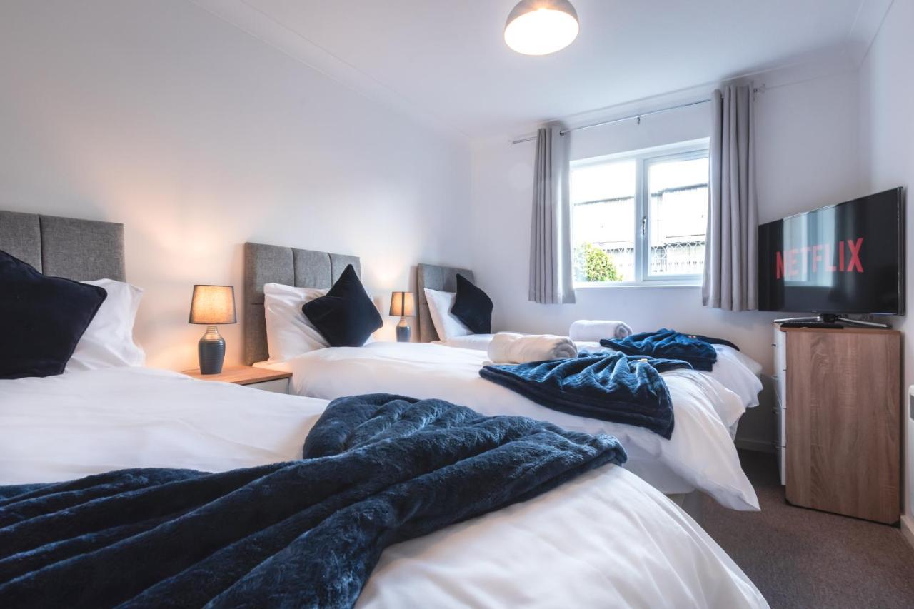 Centre Comfort: Spacious 2-bed With Free Parking Apartment *