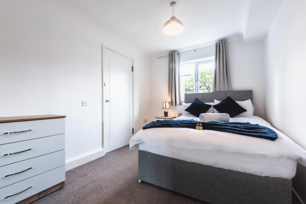 Centre Comfort: Spacious 2-bed With Free Parking Apartment Southampton