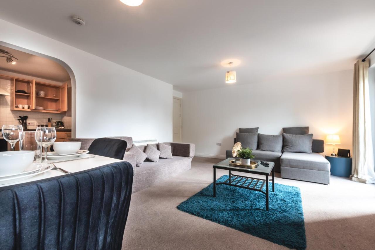 Spacious Comfort Haven: 2-bed Smart With Free Parking * Southampton