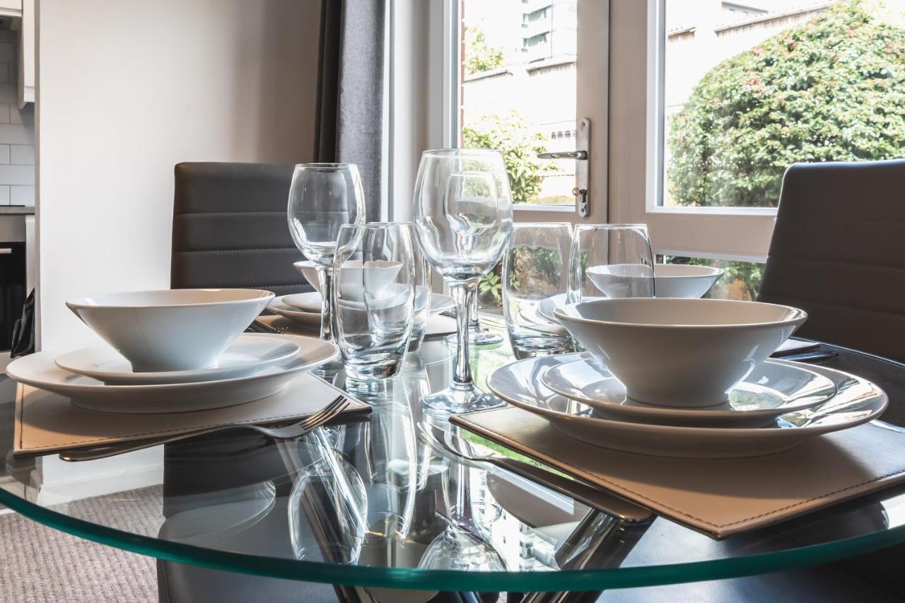 Centre Comfort: Spacious 2-bed With Free Parking