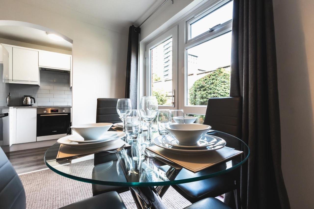 Centre Comfort: Spacious 2-bed With Free Parking Southampton