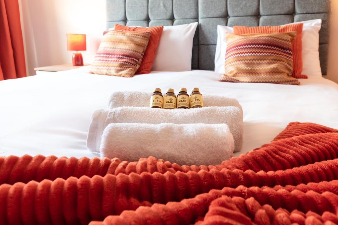 Centre Comfort: Spacious 2-bed With Smart Tvs And Secure Parking Apartamento