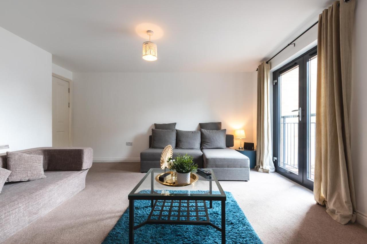 Spacious Comfort Haven: 2-bed Smart With Free Parking Southampton