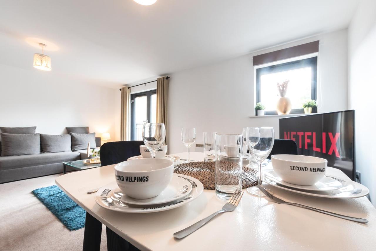Spacious Comfort Haven: 2-bed Smart With Free Parking
