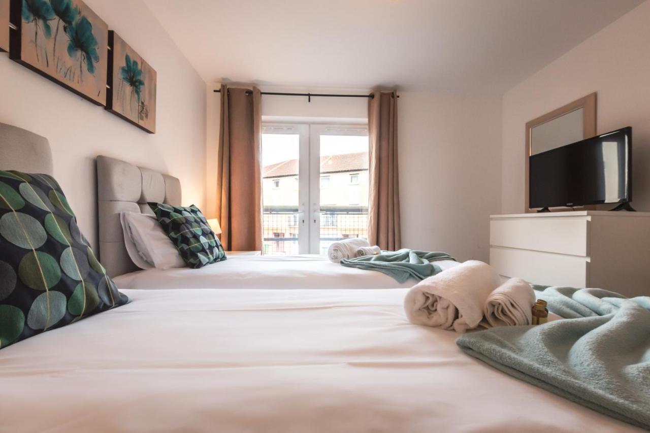 Spacious Comfort Haven: 2-bed Smart With Free Parking Apartamento *