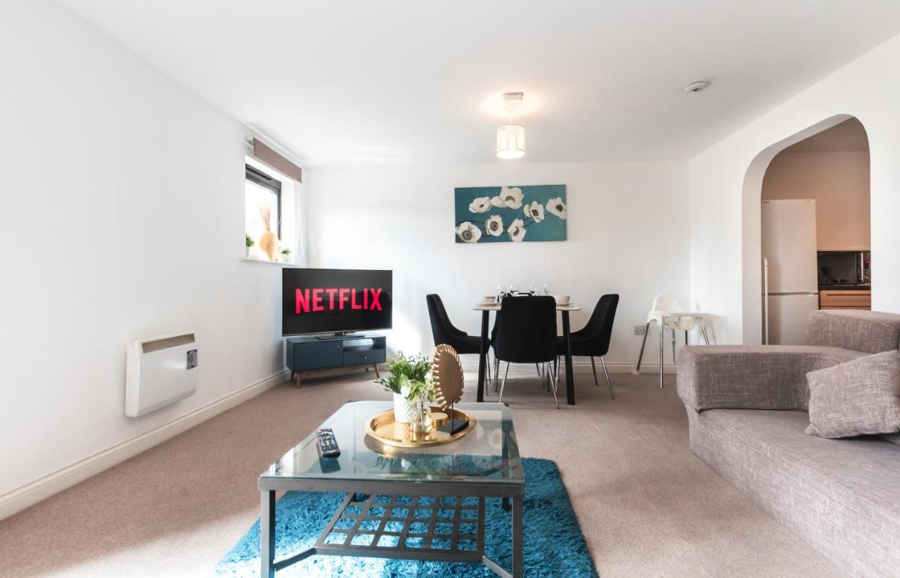 Spacious Comfort Haven: 2-bed Smart With Free Parking Southampton