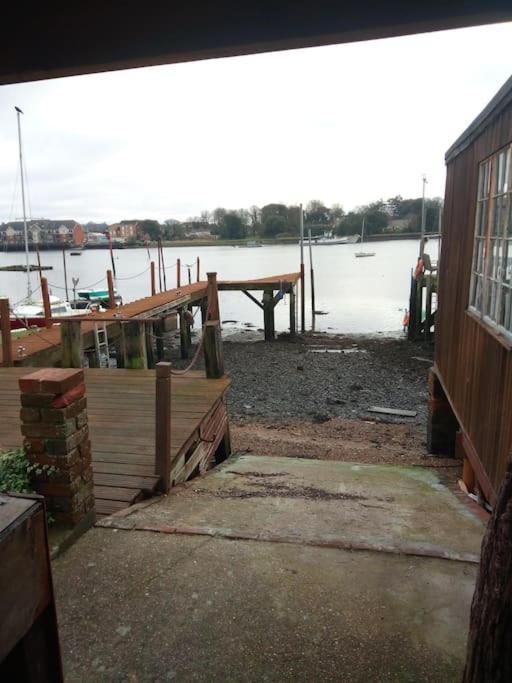 The Retreat, A Luxury Riverside & Garden Holiday home *