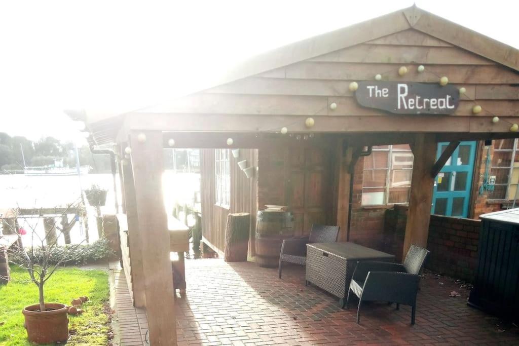 The Retreat, A Luxury Riverside & Garden Holiday home