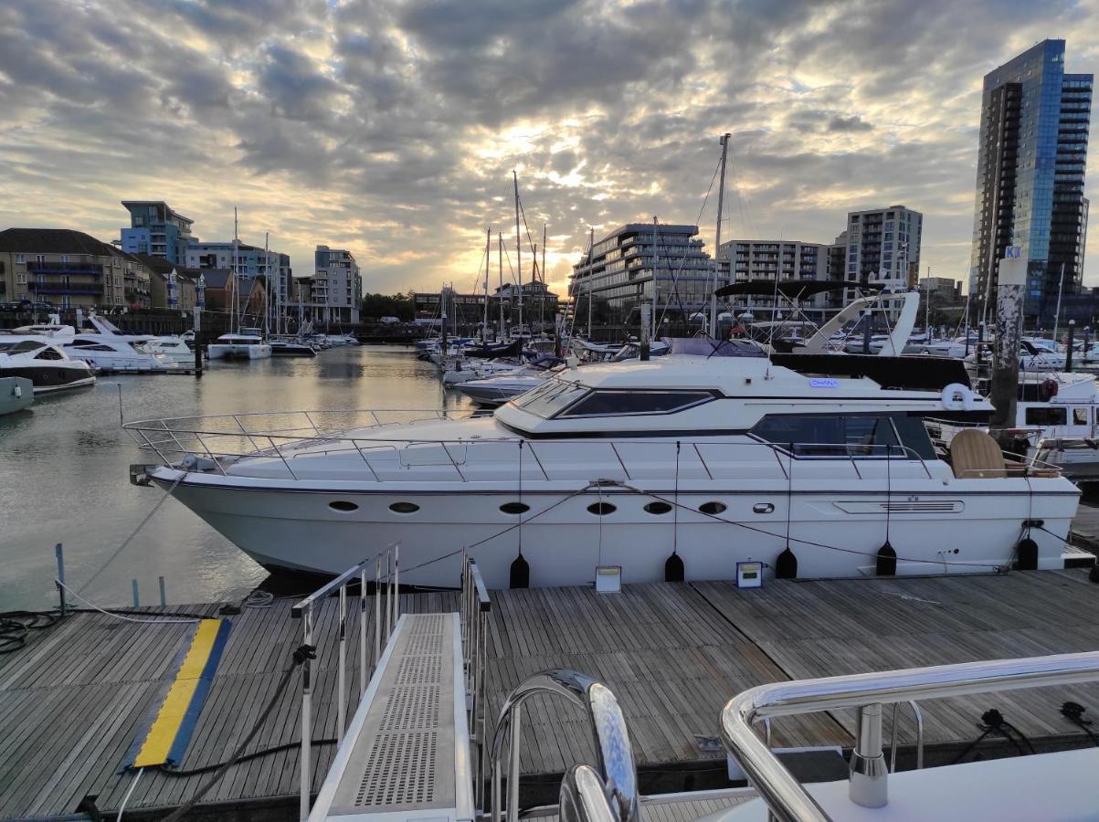 Marina Superyacht: Luxury Harbor Botel
