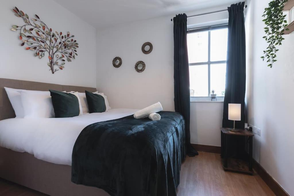 Apartment Emerald - 2 Bedroom Flat - Sleeps 5 With Parking. Southampton