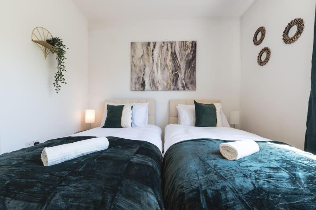 Emerald - 2 Bedroom Flat - Sleeps 5 With Parking. Apartment