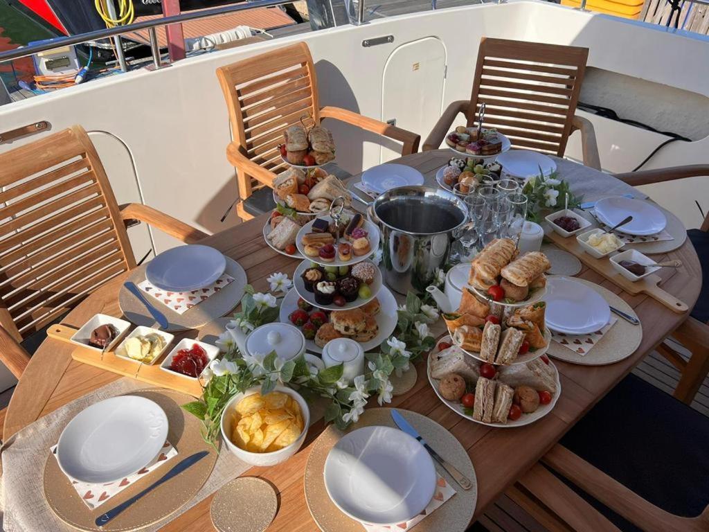 Marina Superyacht: Luxury Harbor *