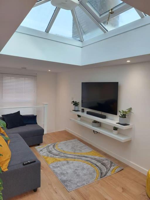 1 Bedroom Modern Duplex