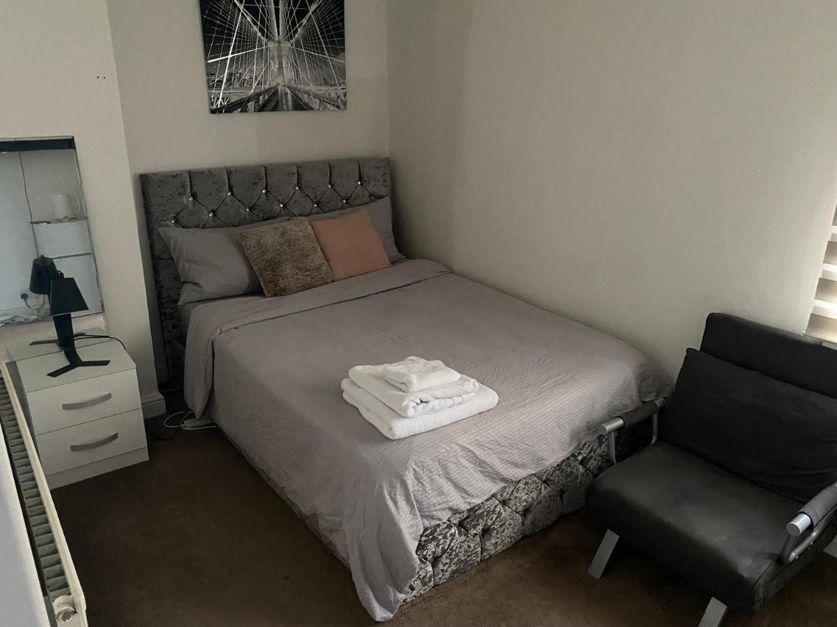 Capsule hotel Alder En-suite Self Caring Private Shower 2