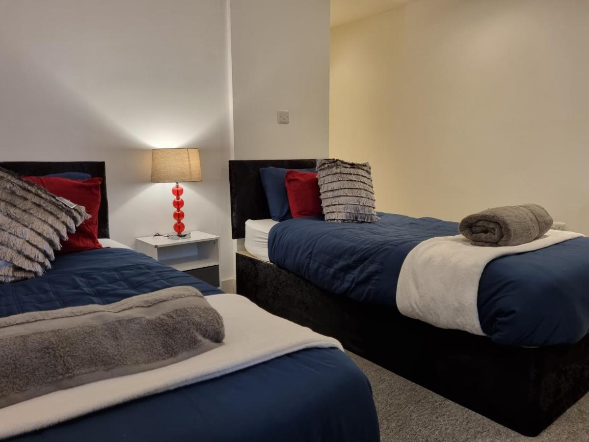 Luxury In Centre 6 Beds 3 Toliet W Private Parking Casa de férias