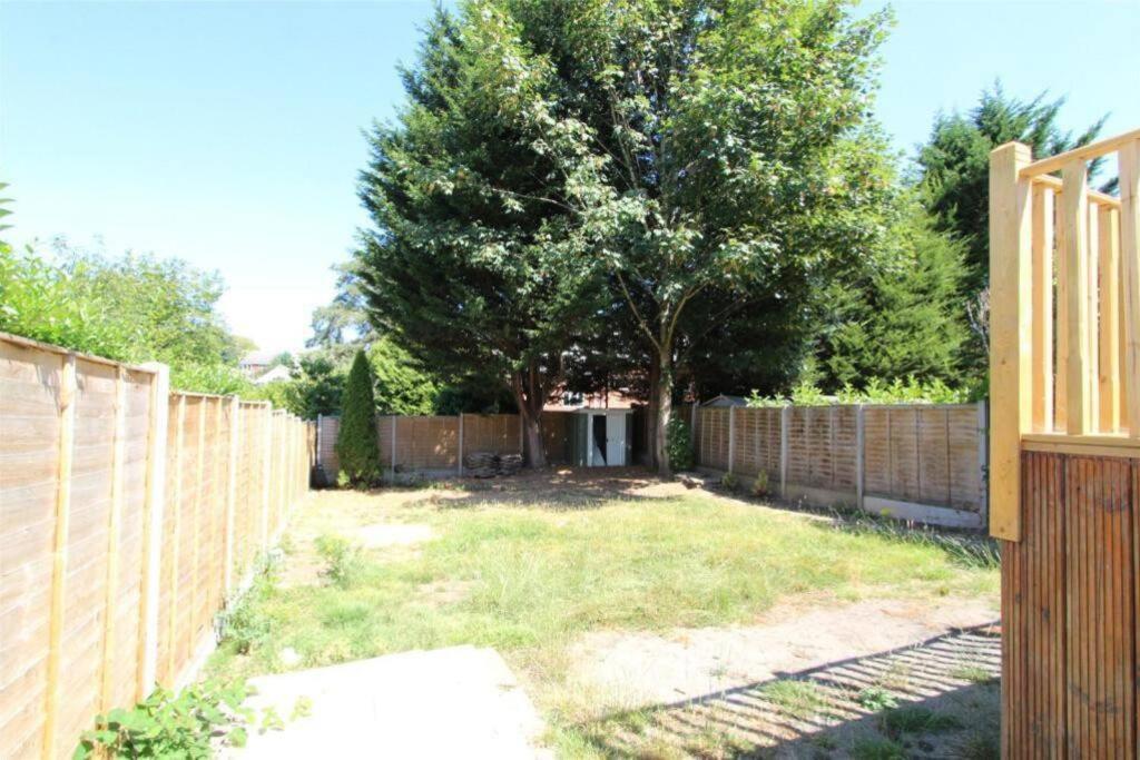 Accessible 3-bedroom Bungalow With Patio +driveway Holiday home *