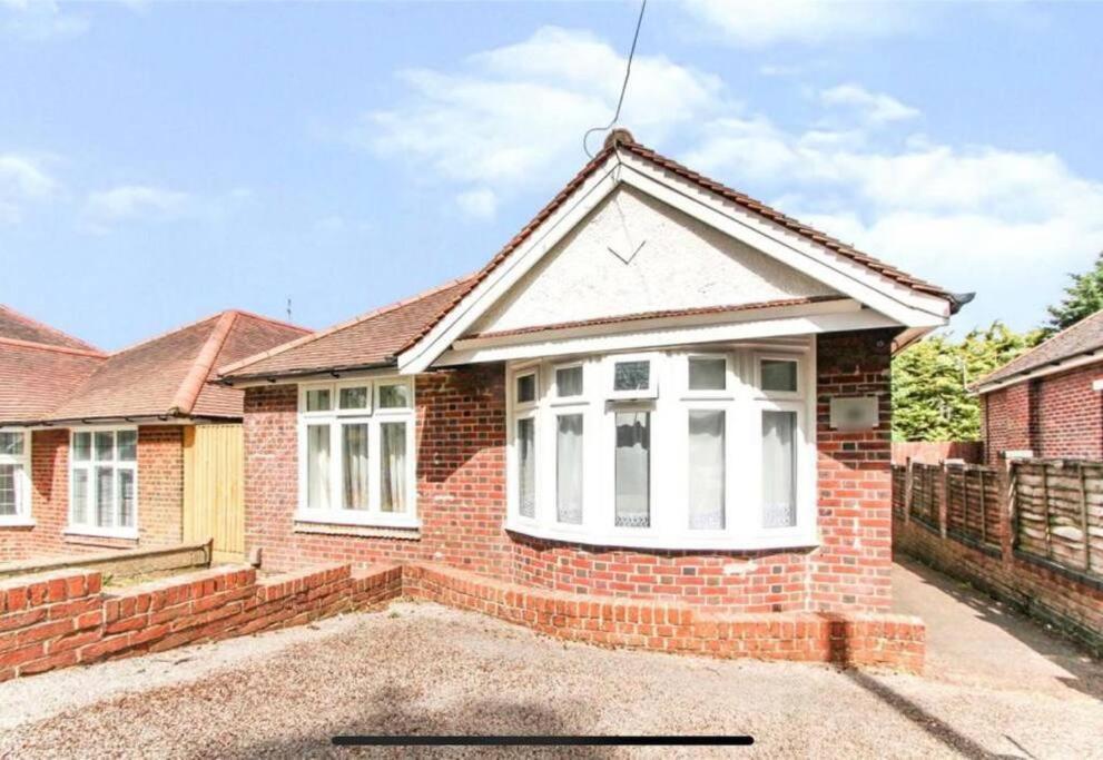 Accessible 3-bedroom Bungalow With Patio +driveway Holiday home *