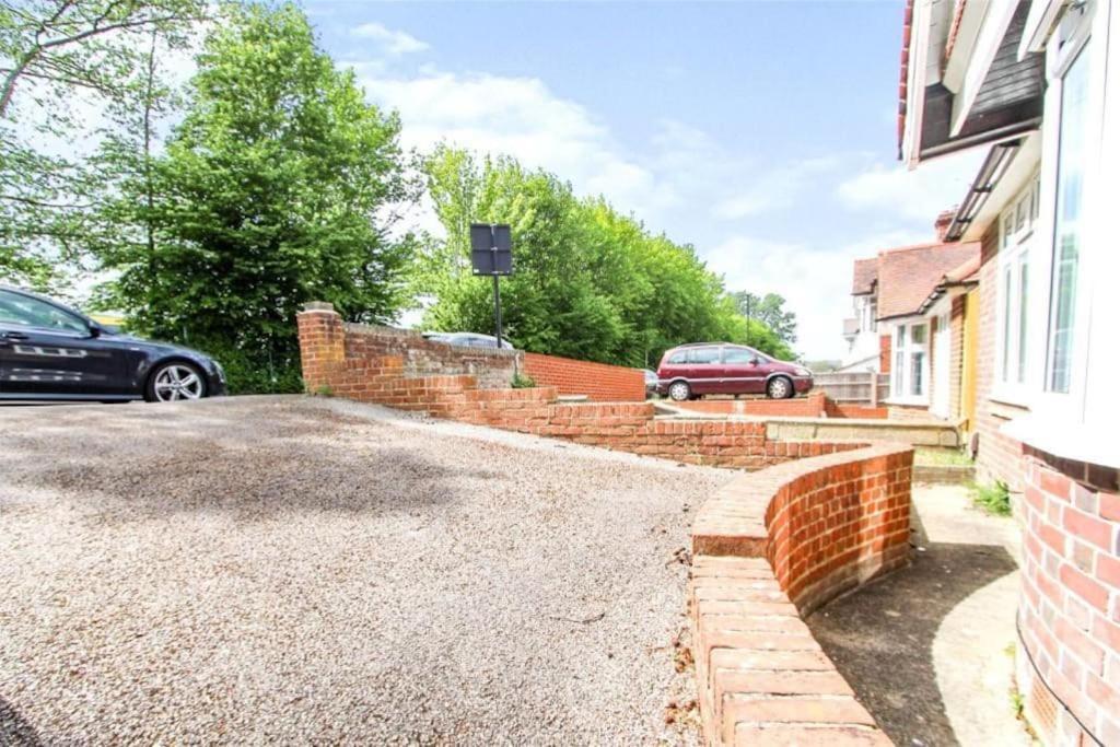 Accessible 3-bedroom Bungalow With Patio +driveway Holiday home