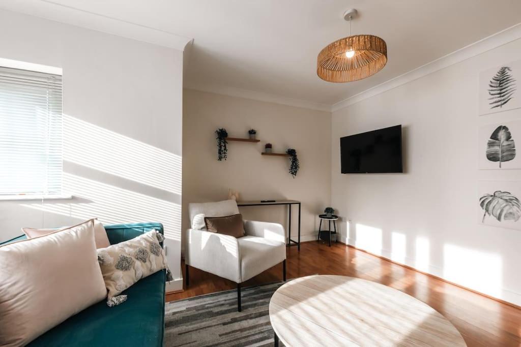 Azurite - 2 Bedroom Flat * Southampton