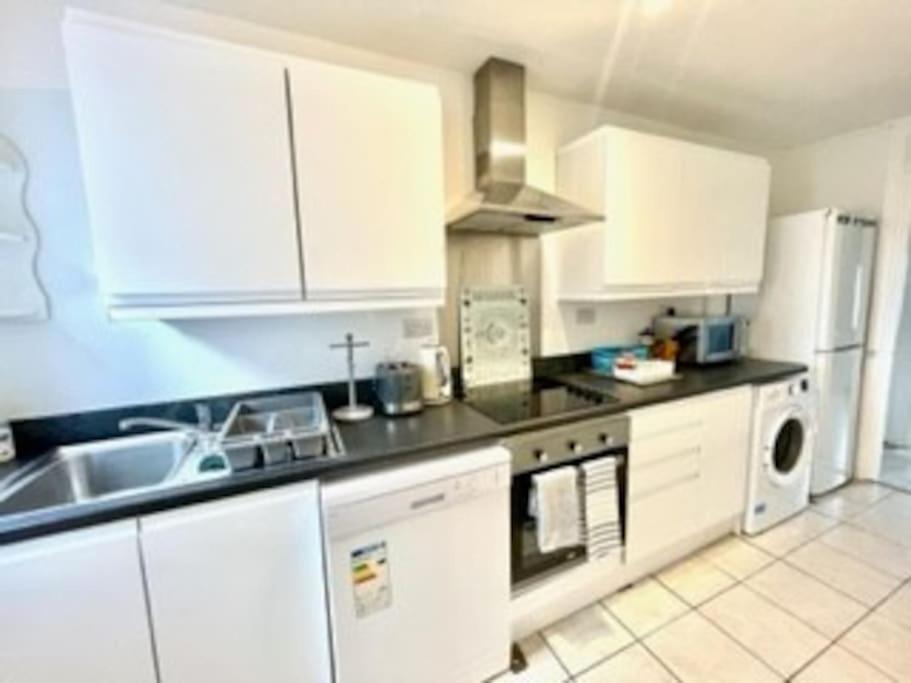 Holiday home 3 Bedroom Luxury House For Six