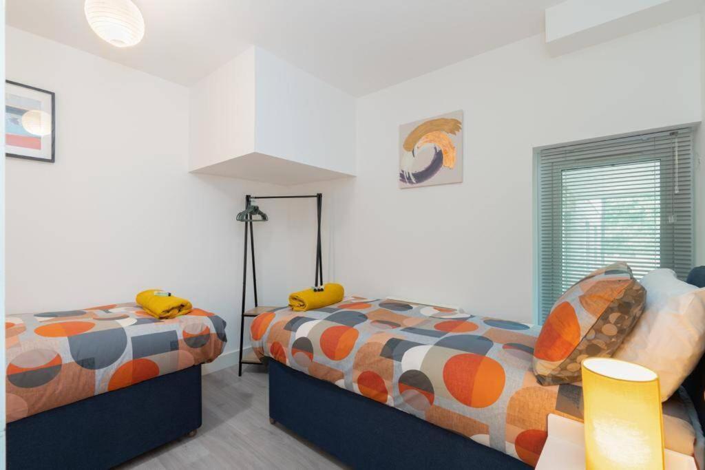 Forest View Apartment- Private Balcony * Southampton