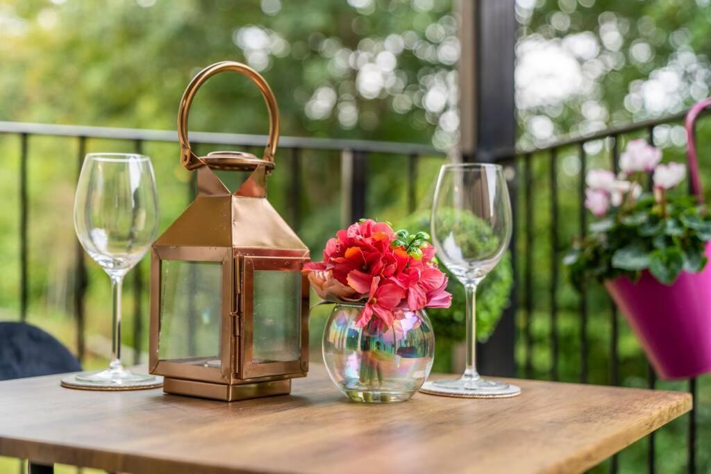 Forest View Apartment- Private Balcony Southampton