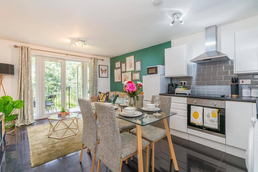 Forest View Apartment- Private Balcony