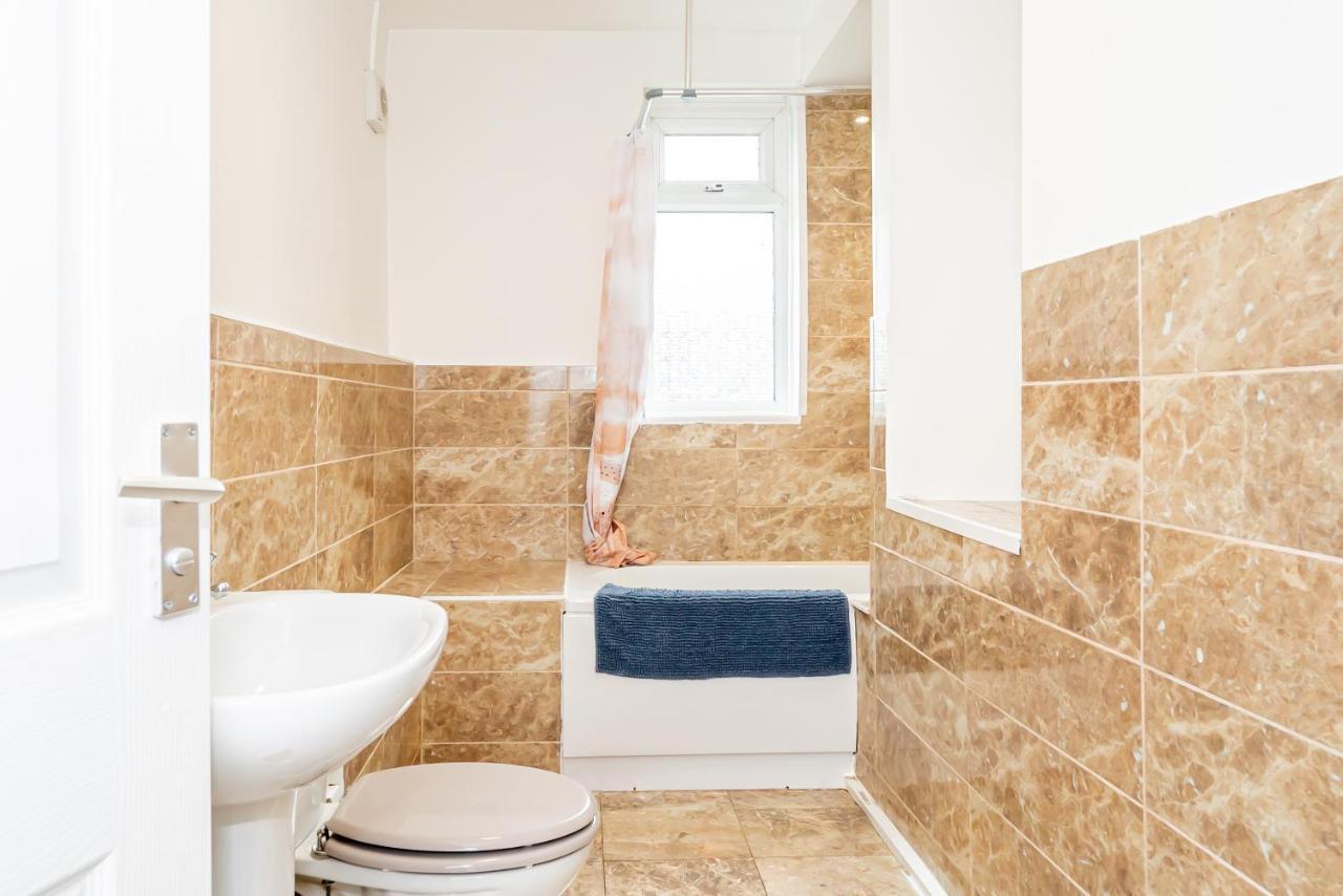 Guest house Shirley House 3: City-center Self-catering With Smart Check-in