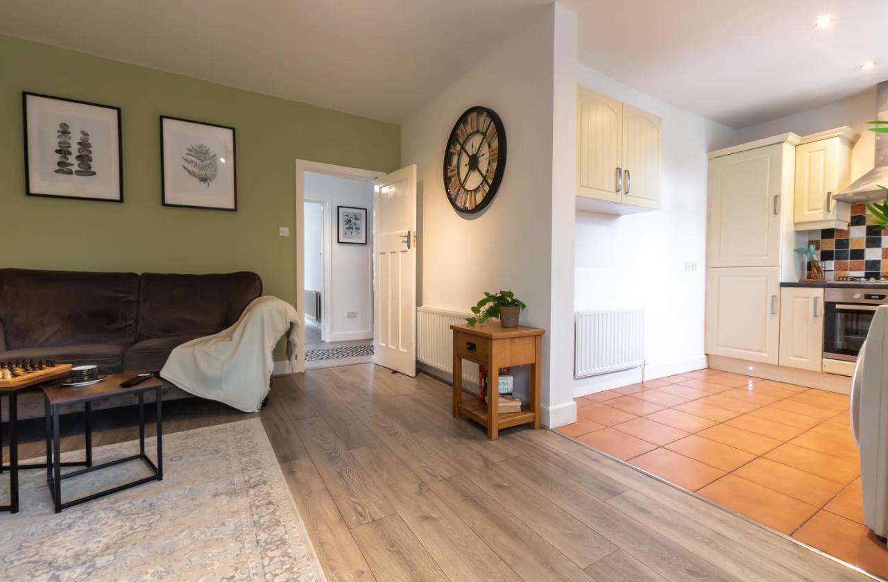 Accessible 3-bedroom Bungalow With Patio +driveway *