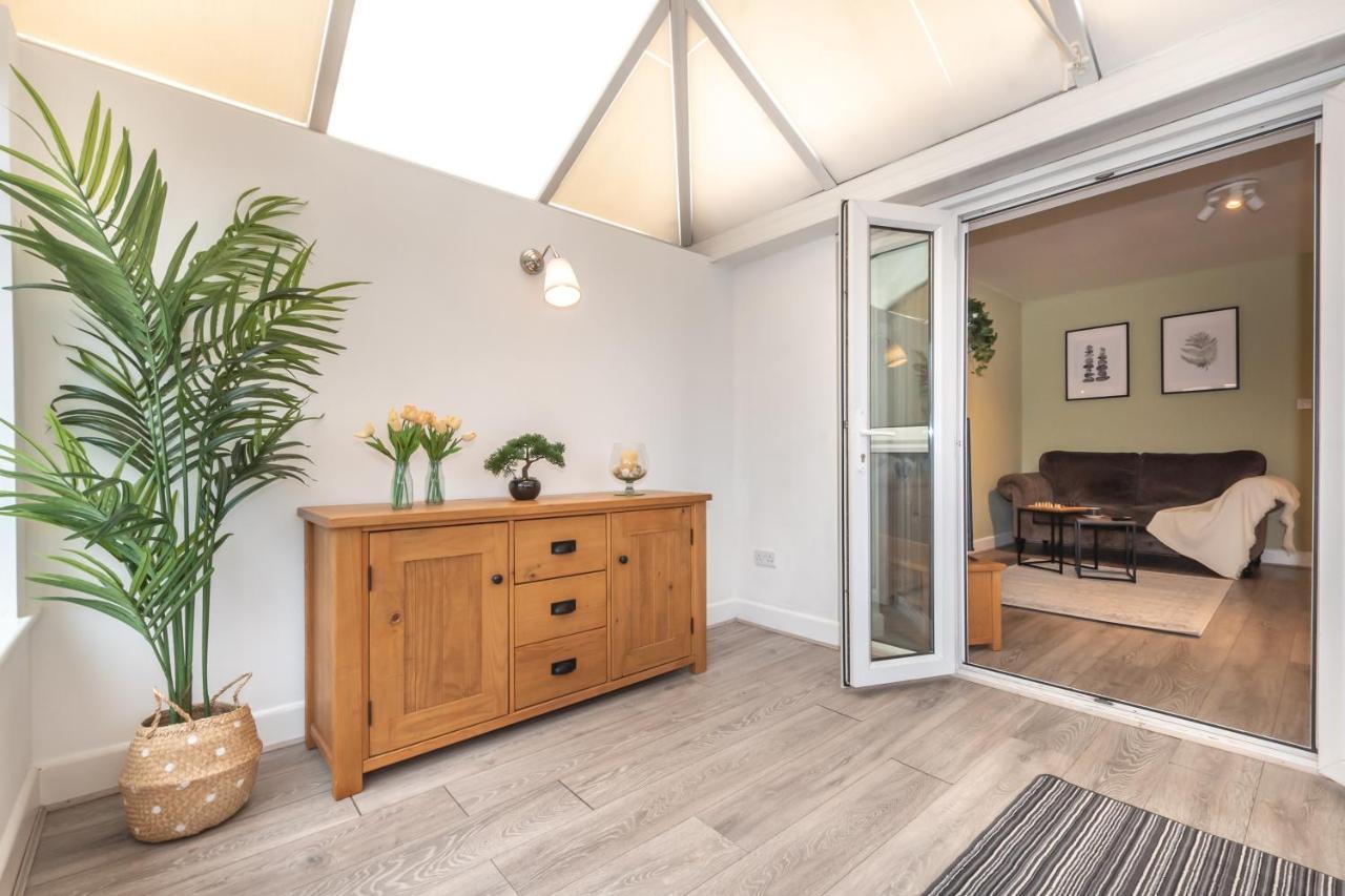 Accessible 3-bedroom Bungalow With Patio +driveway Holiday home Southampton