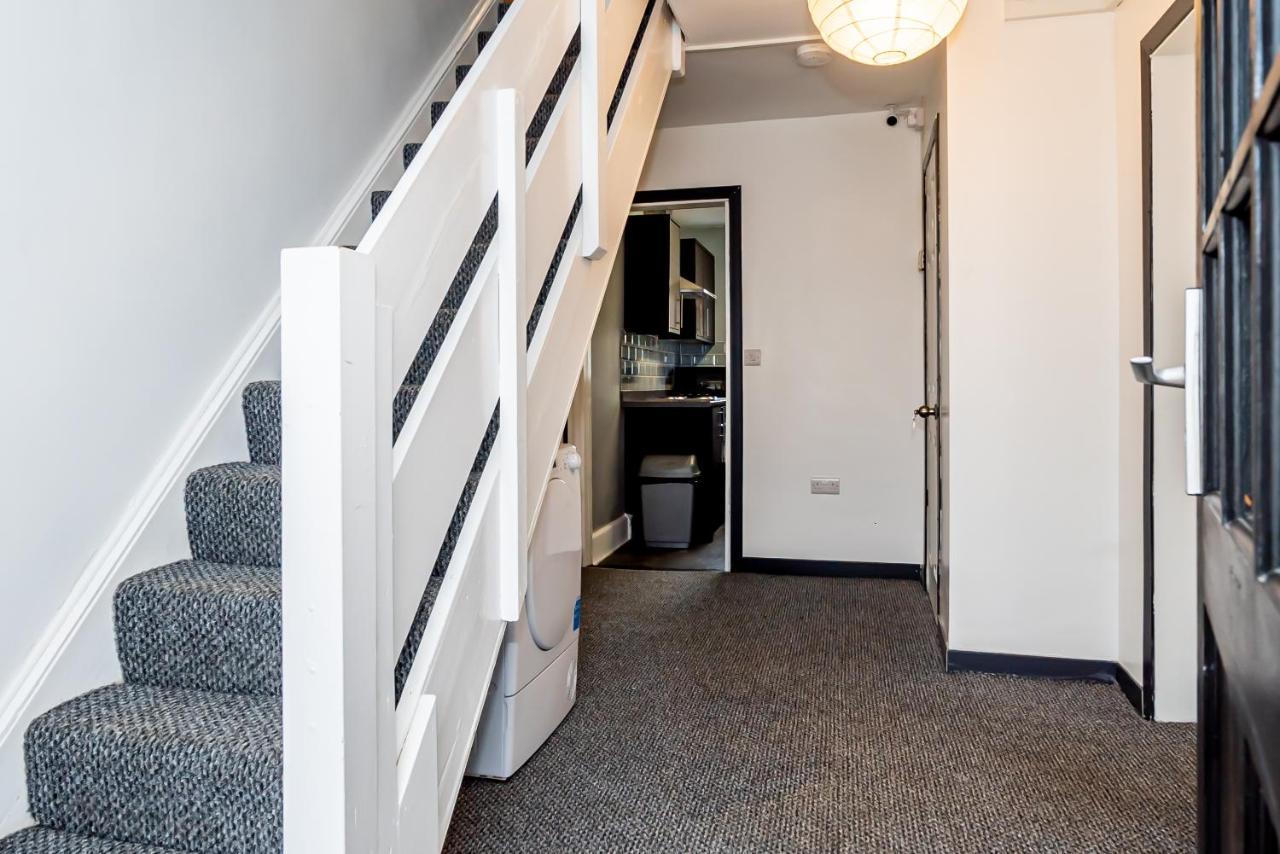 Shirley House 3: City-center Self-catering With Smart Check-in Guest house