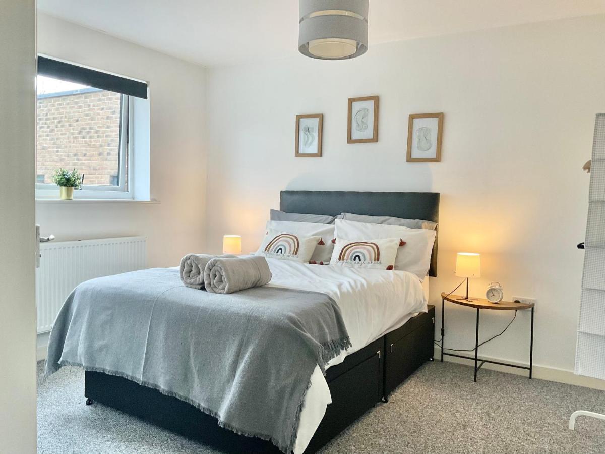 Simple 2-bedroom 1.5 Bath In Thornhill