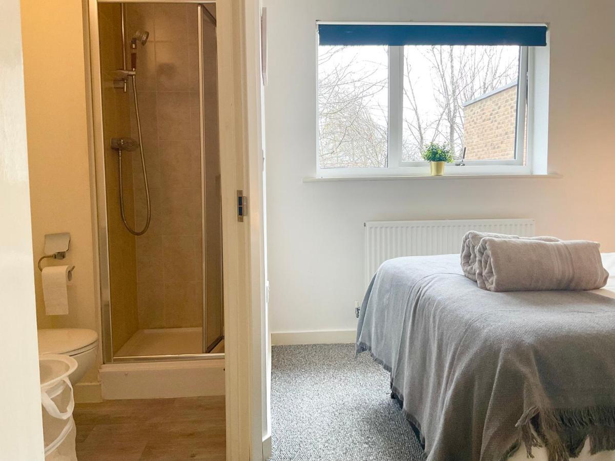 Simple 2-bedroom 1.5 Bath In Thornhill * Southampton
