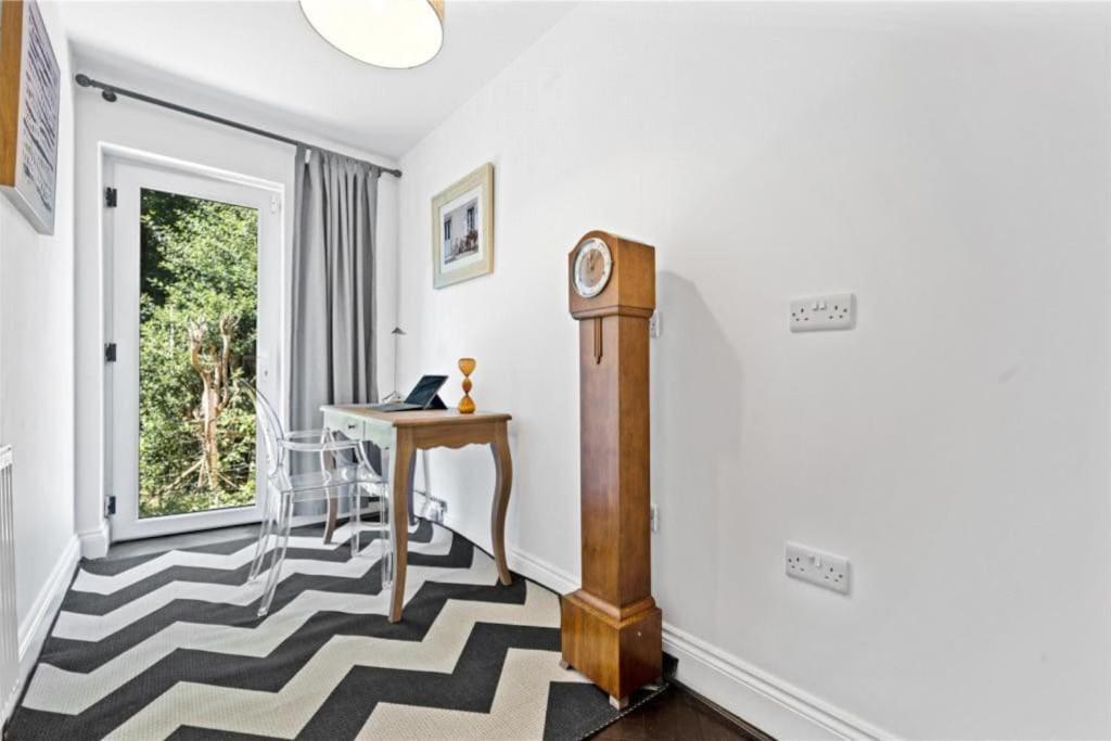 Hampshire Gated In Exclusive Location